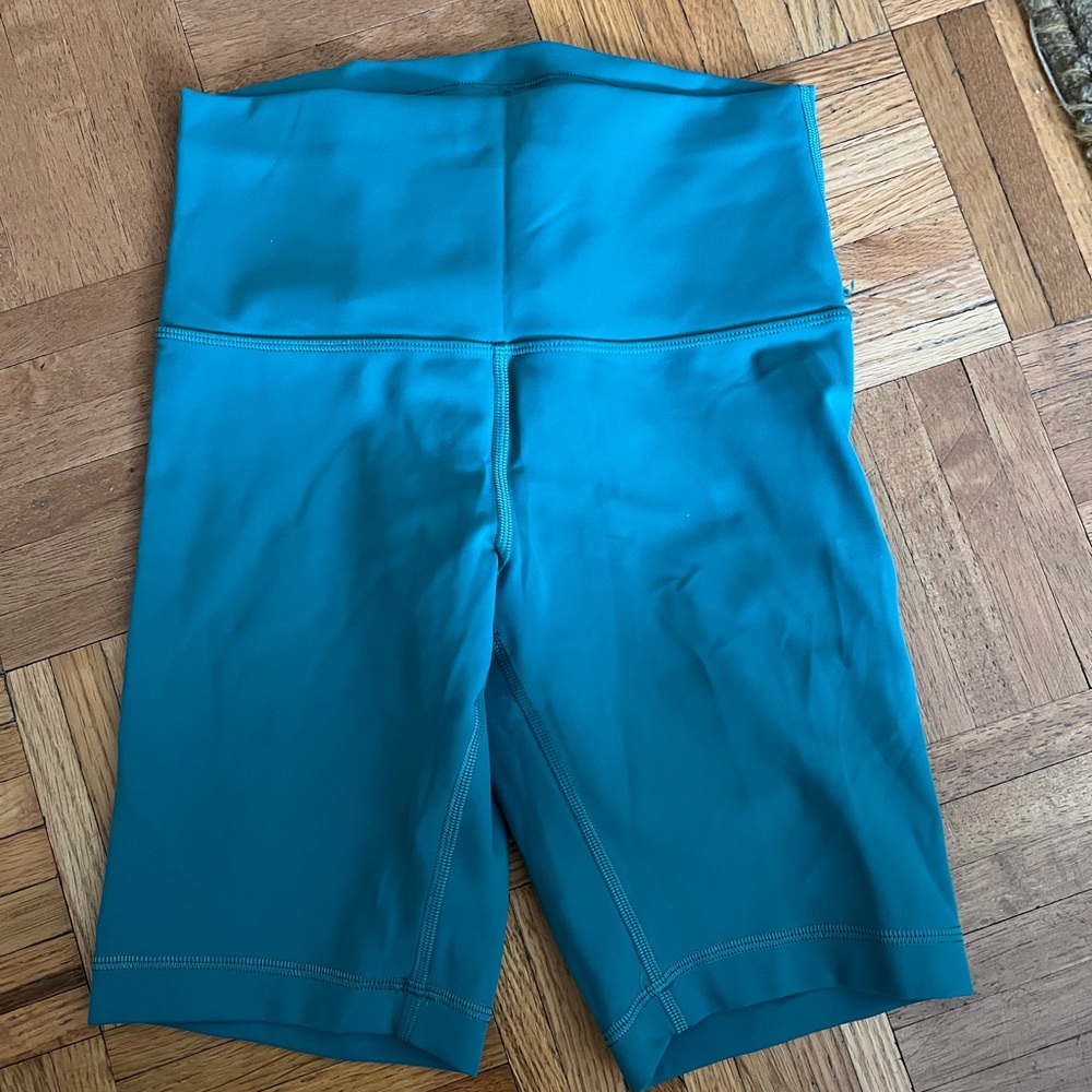 Lululemon Biker Shorts
Wunder Under